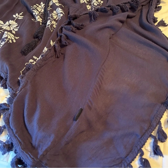 Fig & Vine Navy Ivory Embroidered Pullover Tunic Top Women’s S/M Tassel Flowy - Picture 14 of 14